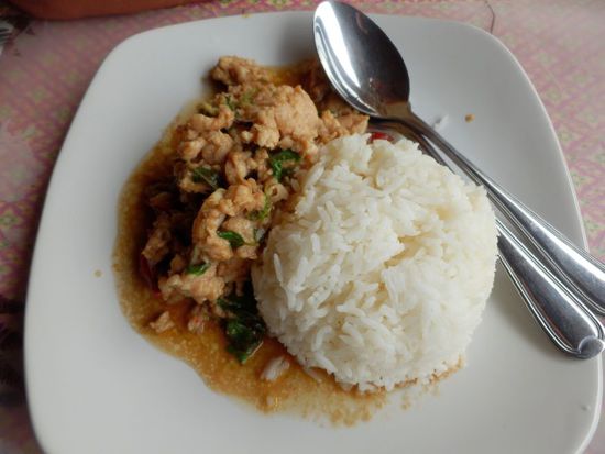 Chicken Holy Basil auf Reis