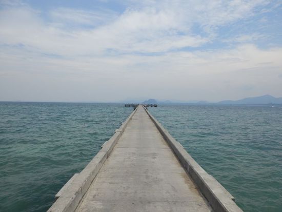 der Pier in Richtung Meer gesehen