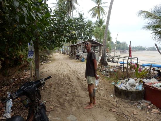 ein Weg am Strand entlang....auch hier nur Müll