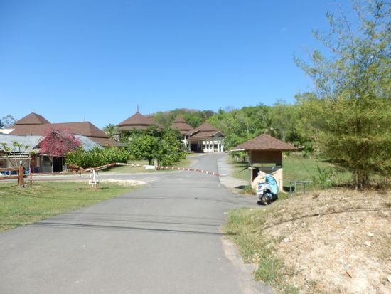 hier von der Straße aus gesehen...