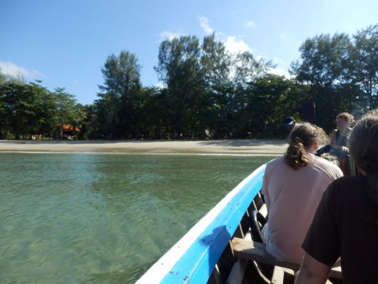 wir kommen langsam an den Strand.