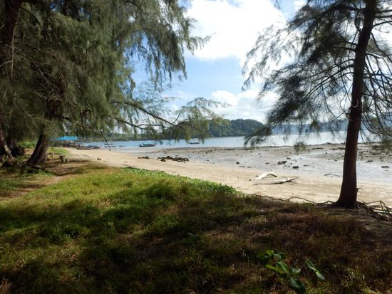 links weiter gelaufen ist auch kein Wasser da.