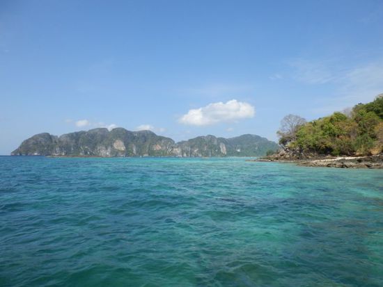 rechts um diese Ecke müssen wir noch rum