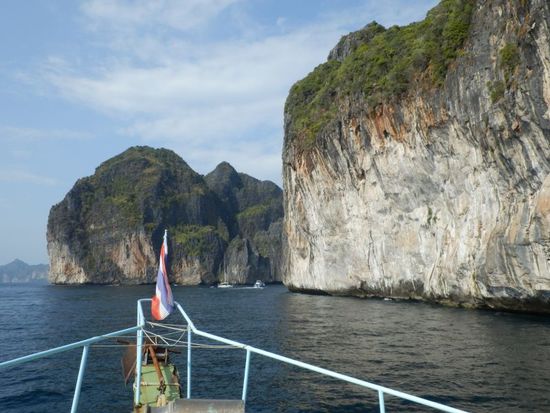 Einfahrt rechts zur Maya Bay ( Strand von "The Beach")