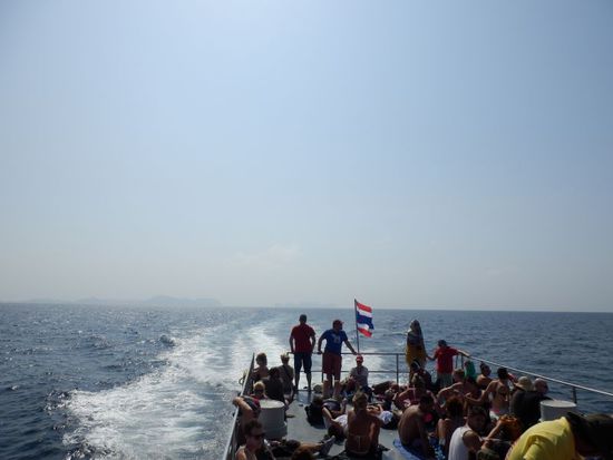 im Hintergrund ist noch Koh Phi Phi zu erahnen