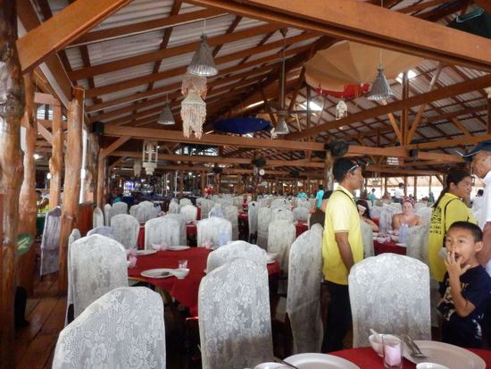 das Restaurant mit bestimmt 1000 Plätzen....