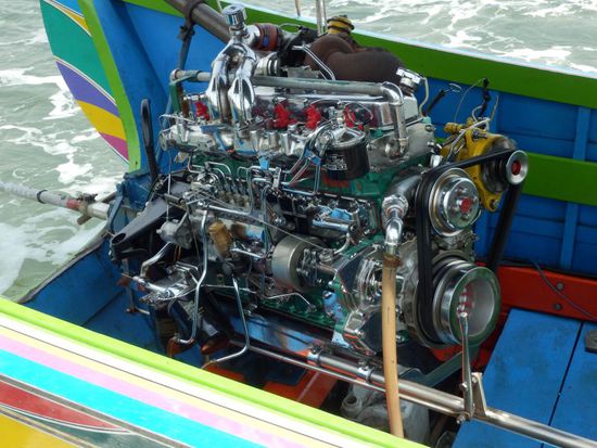 hier werden Bootsmotoren getunt