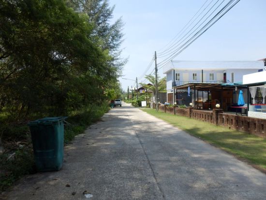 durch menschenleere Straßen laufen wir