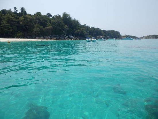 wieder weißer Sand und klares Wasser