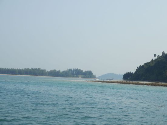 die Einfahrt zum Hafen