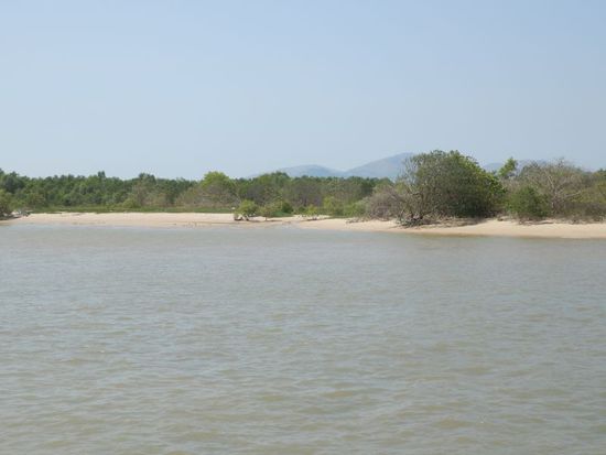ein wenig außerhalb gibt es auch schon schöne Strände