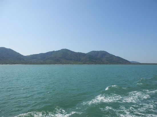 wir fahren an Koh Chang vorbei