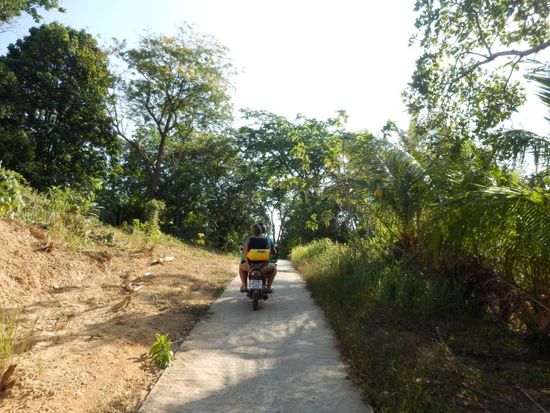 Tanja liebt das Mopedfahren !!!