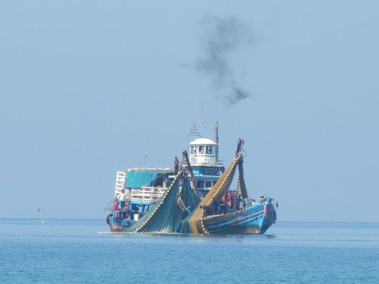 Fischer aus der Ferne beobachtet