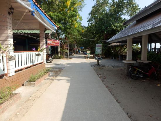 Küstenstraße auf Koh Phayam