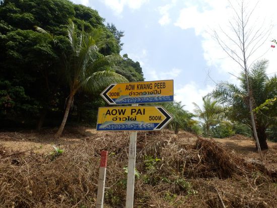 wir fahren nach links zum Aow Kwang Peeb