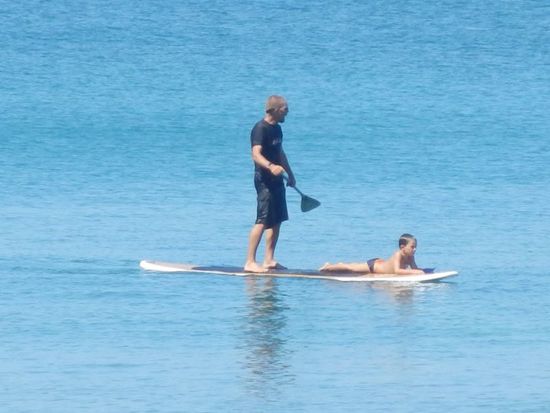 ....Stehpaddler die auf die perfekte Welle warten.....