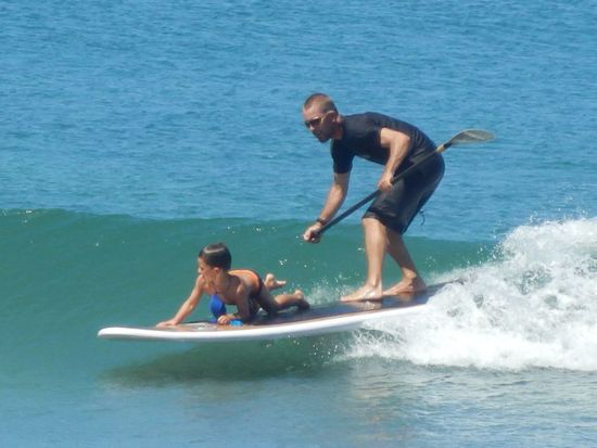 .....der Stehpaddler hat die Welle gefunden....