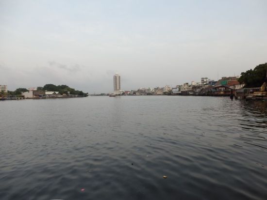 der Chao Phraya morgens um 06.30 Uhr