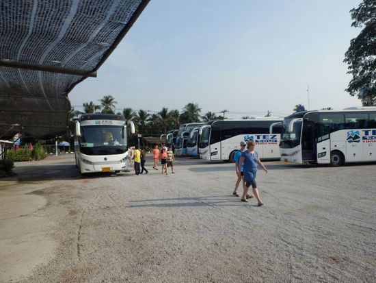 Vorplatz am Floating Market