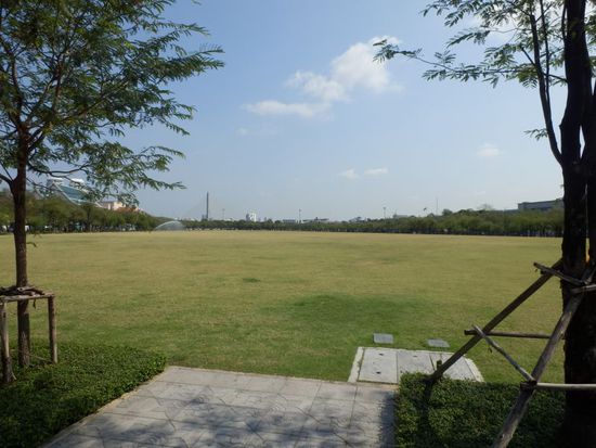 Park gegenüber dem Königspalast ( Sanam Luang )