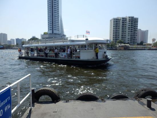 Fähre am Si Phraya Pier