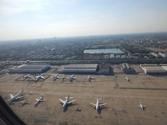 noch einmal der Flughafen beim Start