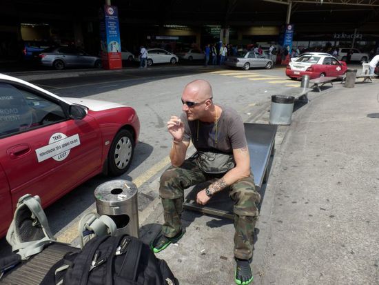 der Bibo bei 35 Grad am rauchen und schon wieder völlig angepisst !!!!