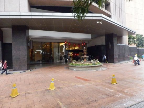 der Eingang zum Hotel