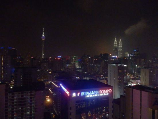 Aussicht aus unserem Hotelzimmer bei Nacht