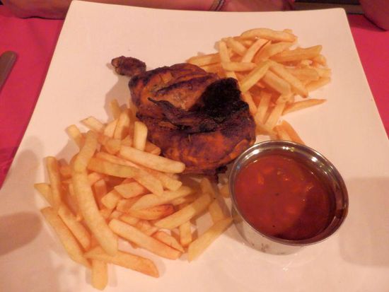 Halbes Huhn mit Pommes