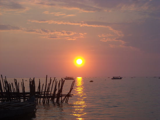 ...Sunset am Ton Le Sap