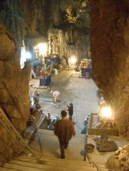 .....in den Höhlen des Vietkong auf dem Wasserberg....