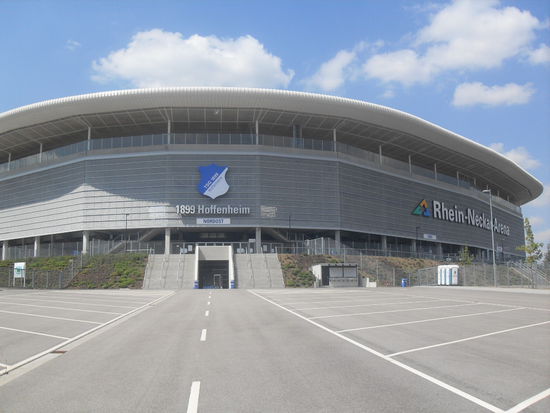 Hoffenheims Stadion ... oh man ... kein Kommentar zu dem Kunstprojekt 