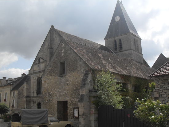 Jedes französische Dorf hat eine Kapelle oder Kirche - selbst, wenn man keinen Menschen auf der Straße sieht!