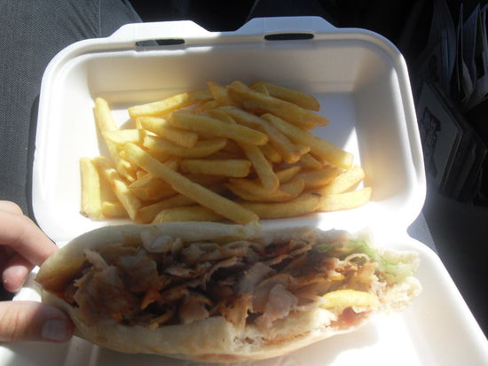 5€ für einen französischen Döner plus ein paar Pommes ohne Ketchup!
Hachja, die französischen Preise für Lebensmittel 