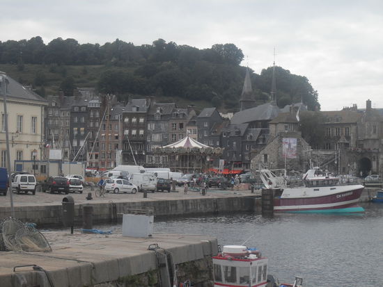 Im Hintergrund ist schon das Karussell sowie die Skyline erkennbar.