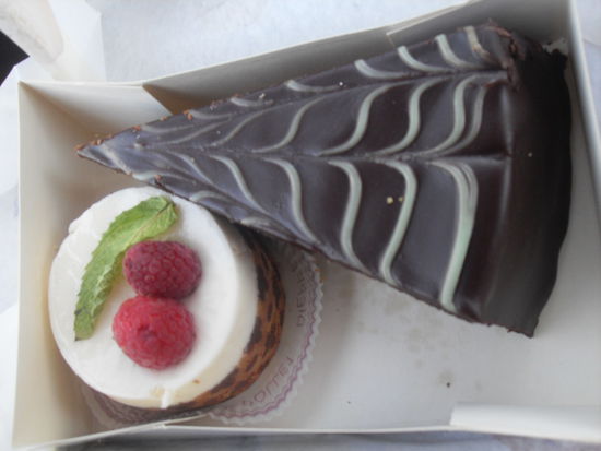 soooooooo lecker!!! 
Für alles was mit Kuchen zu tun hat, ist Frankreich das Paradies auf Erden!