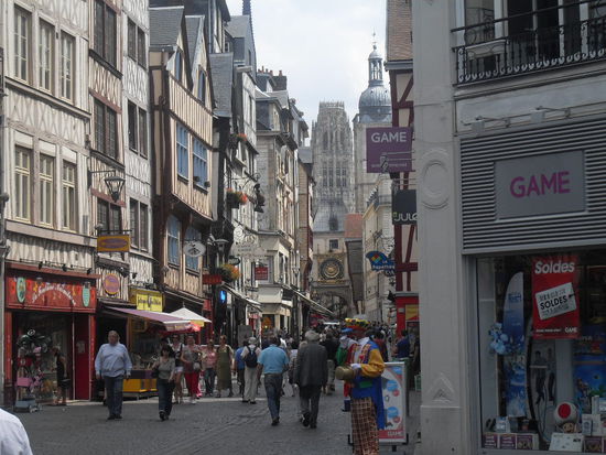 Rue du Gros Horloge - hier tobt das Leben 
