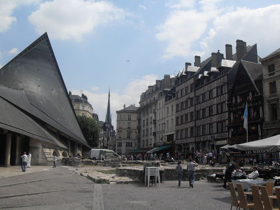 Auf diesem Platz wurde Jeanne D´Arc verbrannt ...