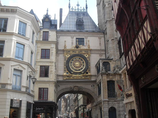 Schließlich noch die Gros Horloge, das Wahrzeichen Rouens, stammend aus dem Jahr 1389 (eine Uhr mit Stundenzeiger).