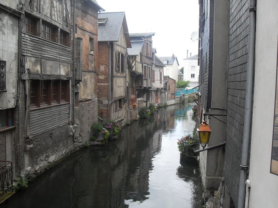 ...erinnert ein bisschen an den Stadtteil "la Petite France" in Strasbourg.