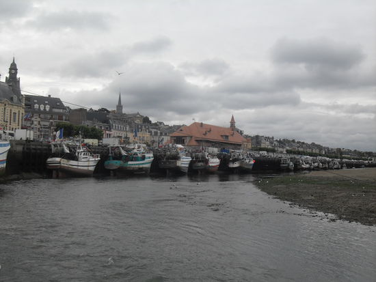 Die Schiffe, die fast in der Luft hängen bei Ebbe. Hatten wir zuvor noch nie gesehen.