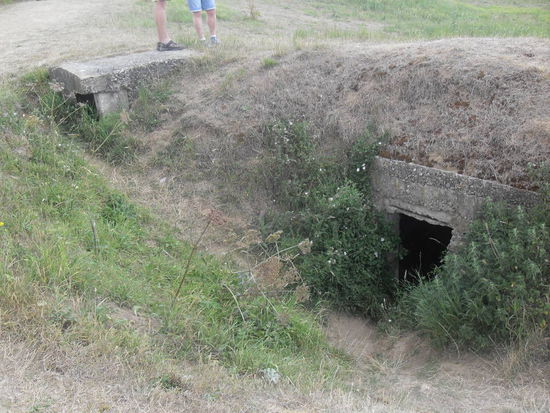 Ehemalige Bunkereingänge, noch recht gut erhalten