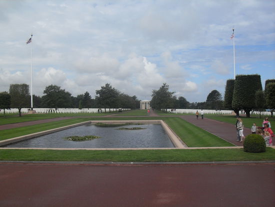 Natürlich gibt es auch hier wieder des Öfteren Denkmäler und Monumente, die den Verstorbenen Ehre erweisen sollen.