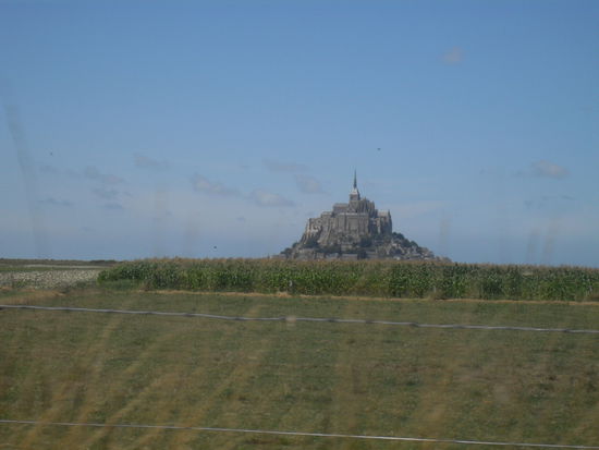 Der Mont-Saint-Michél: zu diesem Zeitpunkt noch mehrere Kilometer entfernt.