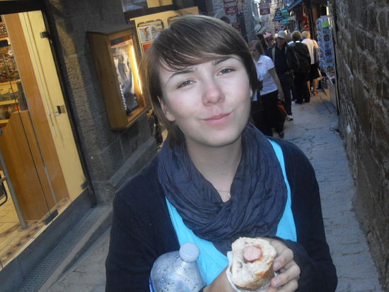 Doro - heute mal nicht mit vollgeschmattertem Mund .