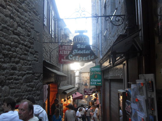 Die engen Gassen, die natürlich stark von touristischen Einrichtungen geprägt sind.