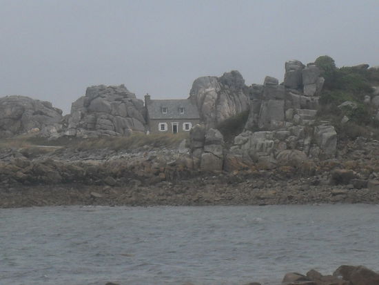 Le Gouffre - das eingeklemmte Haus! Na? Wer erkennt das wieder?