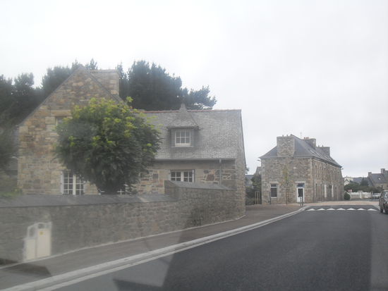 Die Häuser, Mauern und so weiter sind hier zu großen Teilen vor allem aus den hier sehenden Steinen gebaut worden ...